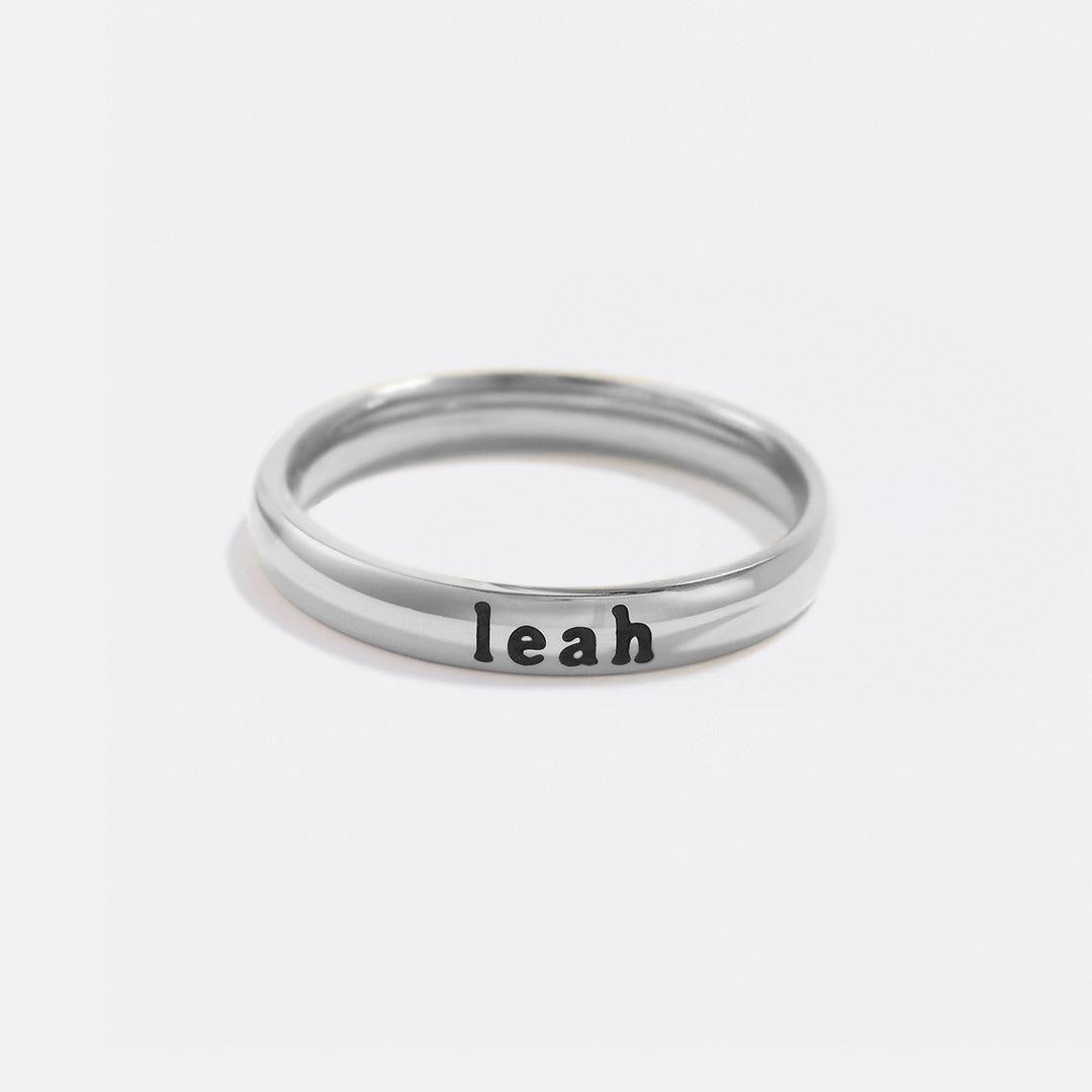 Anillo fino apilable personalizado con nombre