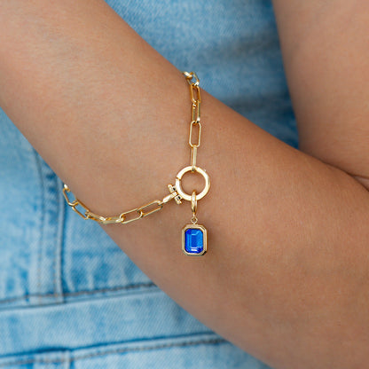 Charm con piedra de nacimiento talla baguette