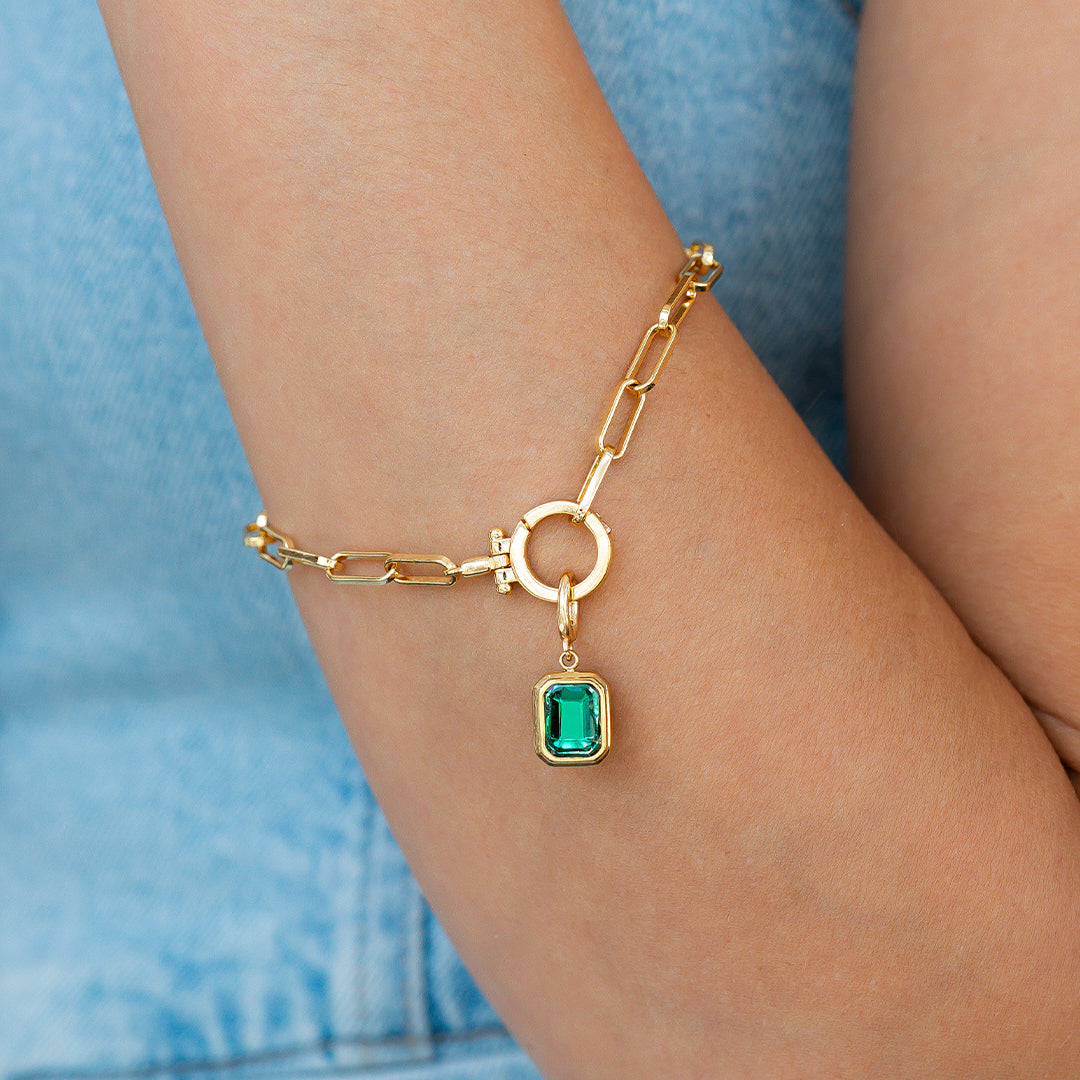 Charm con piedra de nacimiento talla baguette