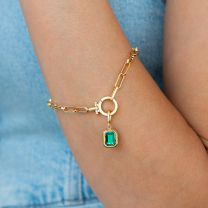 Charm con piedra de nacimiento talla baguette
