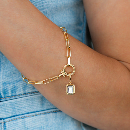 Charm con piedra de nacimiento talla baguette