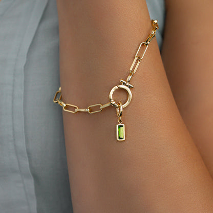 Charm delicado con piedra de nacimiento talla baguette