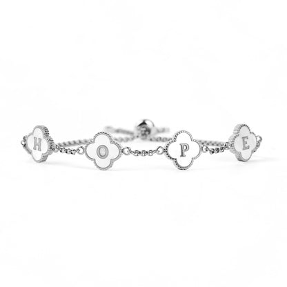 Bracelet personnalisé avec nom et trèfle à quatre feuilles