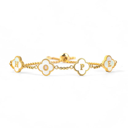 Bracelet personnalisé avec nom et trèfle à quatre feuilles