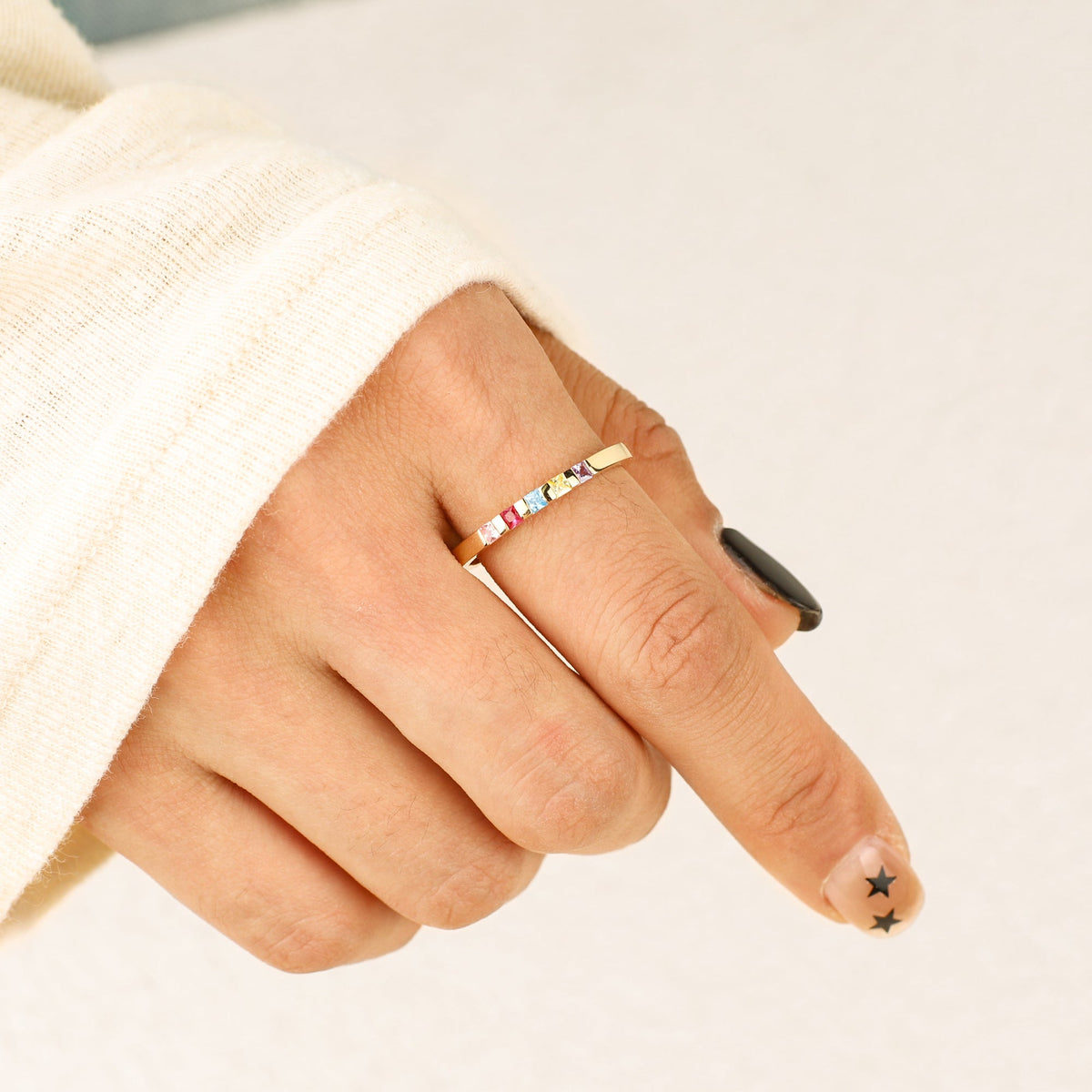 Anillo con piedras de nacimiento talla princesa