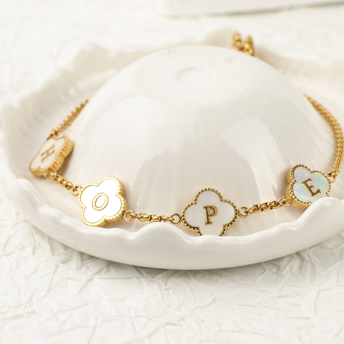 Bracelet personnalisé avec nom et trèfle à quatre feuilles