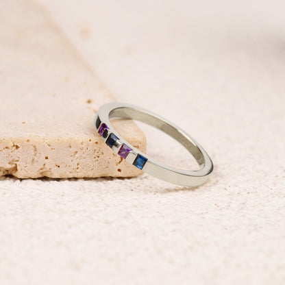 Anillo con piedras de nacimiento talla princesa