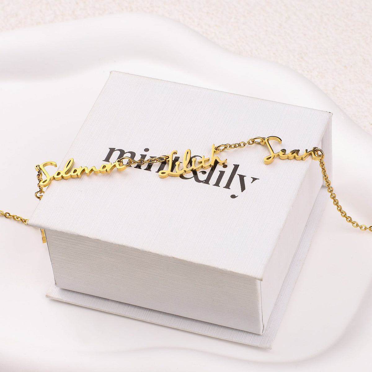 Collar con tres nombres de hadas