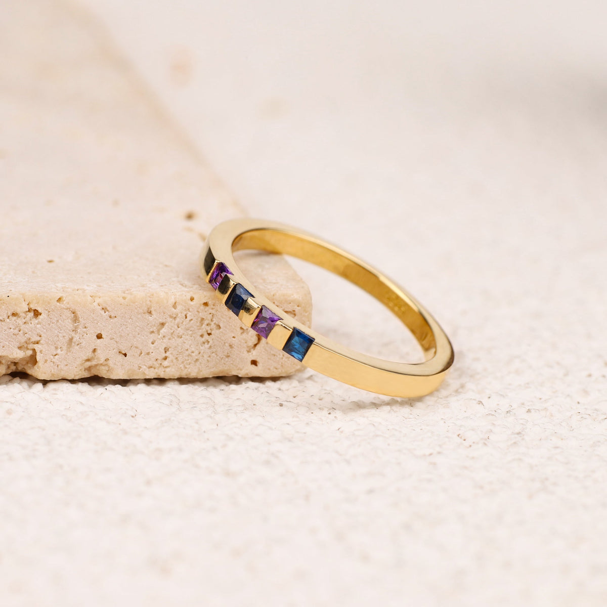 Anillo con piedras de nacimiento talla princesa