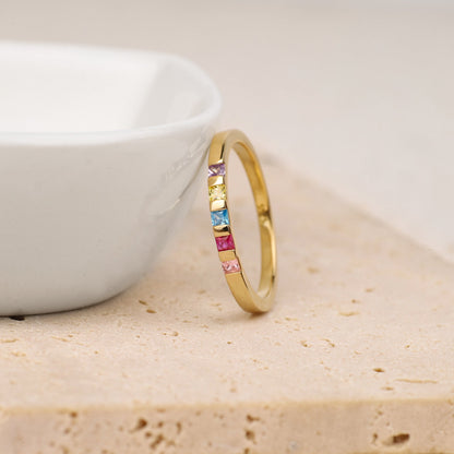 Anillo con piedras de nacimiento talla princesa