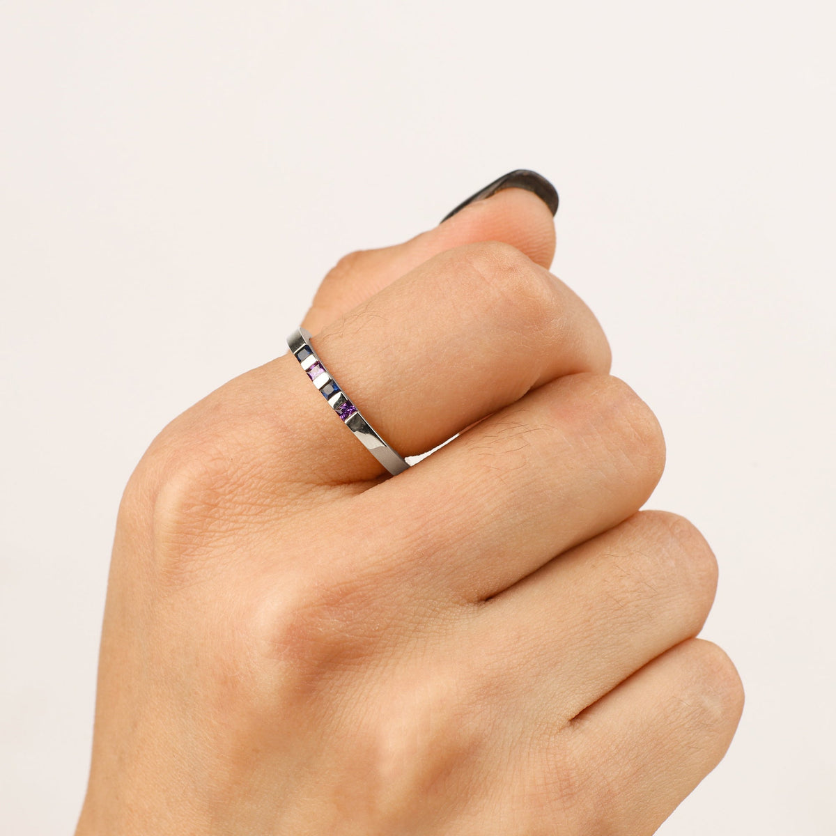Anillo con piedras de nacimiento talla princesa
