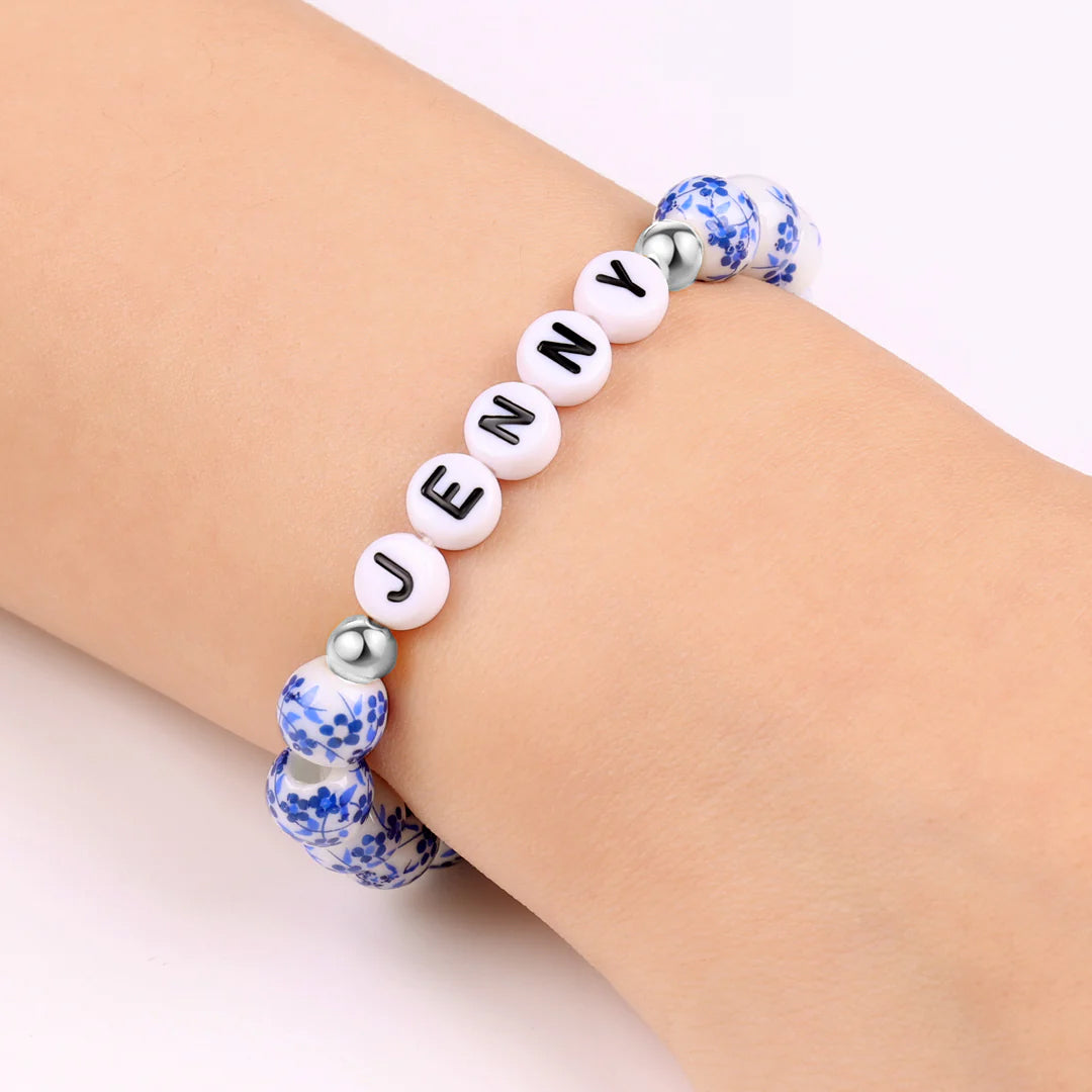 Pulsera personalizada de cuentas de porcelana azul con nombre