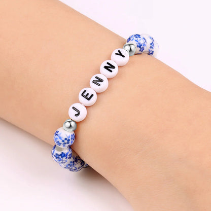 Pulsera personalizada de cuentas de porcelana azul con nombre