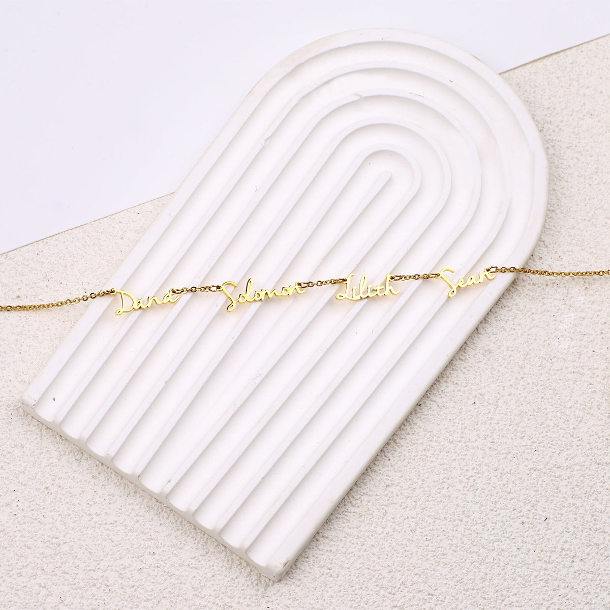 Collar con tres nombres de hadas