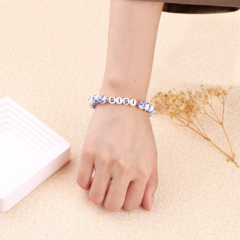 Pulsera personalizada de cuentas de porcelana azul con nombre