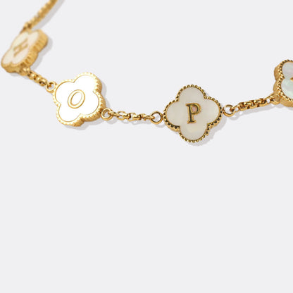 Bracelet personnalisé avec nom et trèfle à quatre feuilles