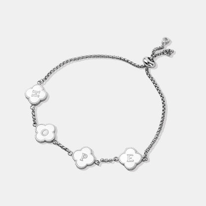 Bracelet personnalisé avec nom et trèfle à quatre feuilles