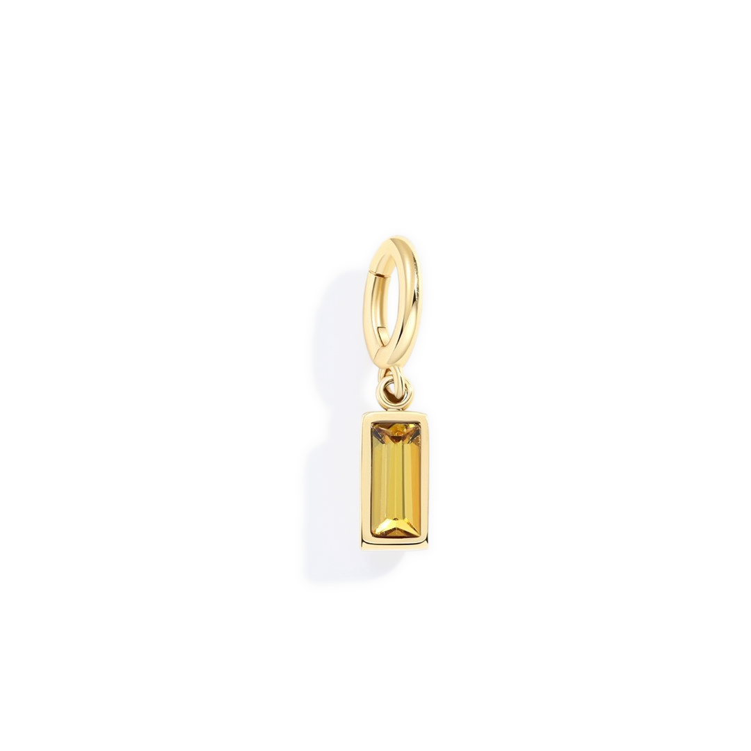 Charm delicado con piedra de nacimiento talla baguette