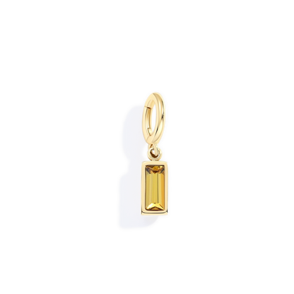 Charm delicado con piedra de nacimiento talla baguette