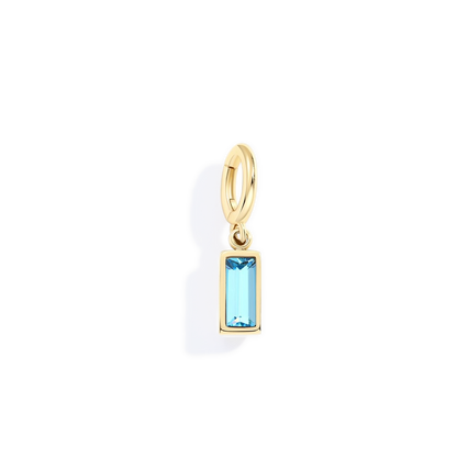 Charm delicado con piedra de nacimiento talla baguette