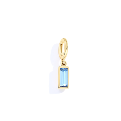 Charm delicado con piedra de nacimiento talla baguette