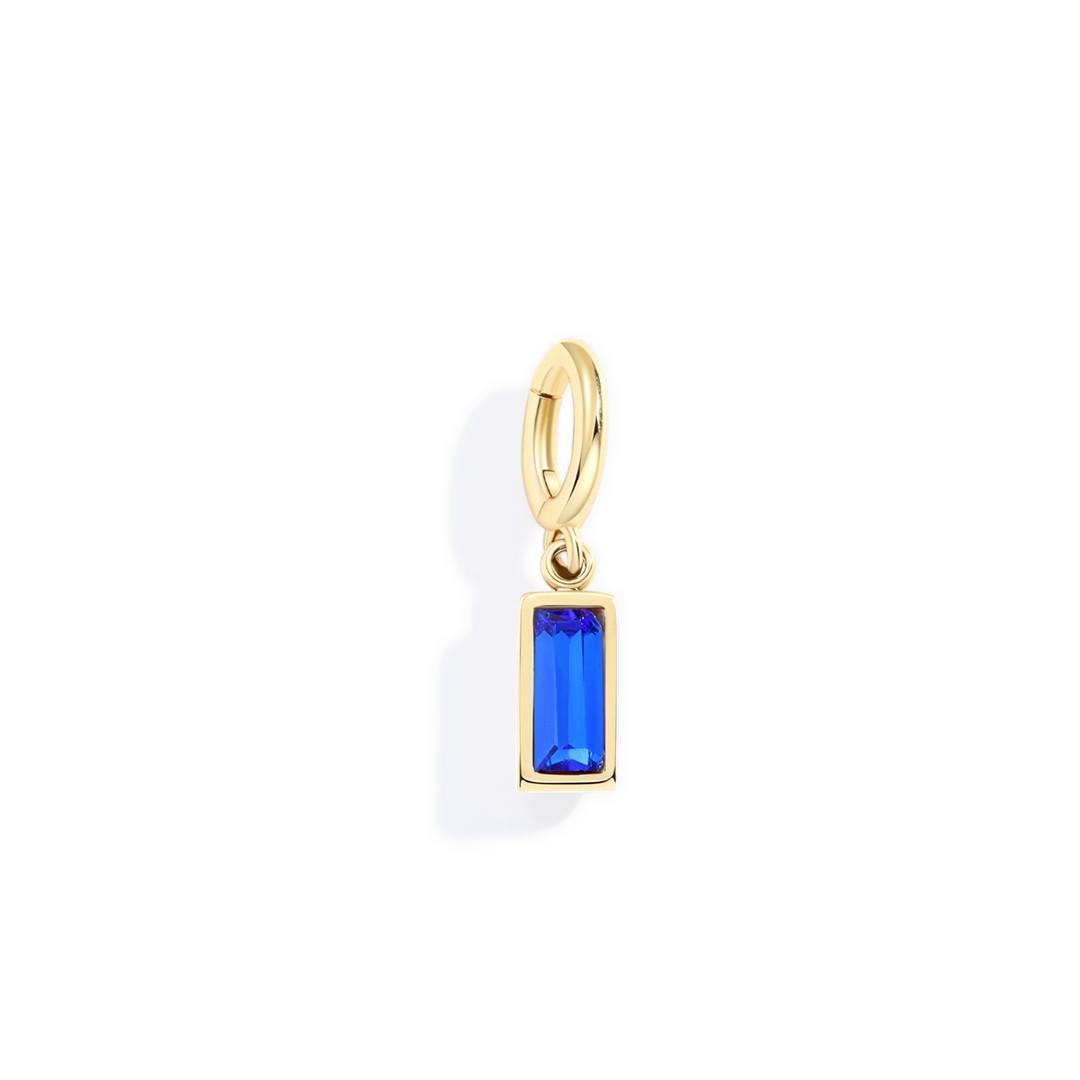 Charm delicado con piedra de nacimiento talla baguette