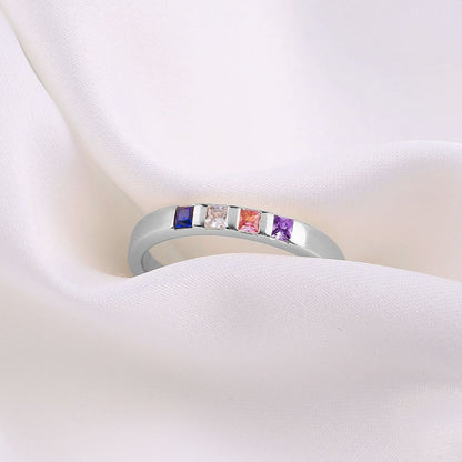 Anillo con piedras de nacimiento talla princesa
