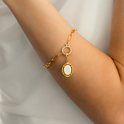 Charm vintage con inicial PJULAN