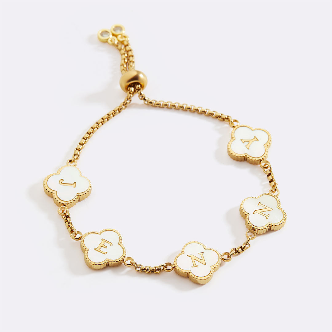 Bracelet personnalisé avec nom et trèfle à quatre feuilles