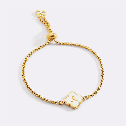 Bracelet personnalisé avec nom et trèfle à quatre feuilles