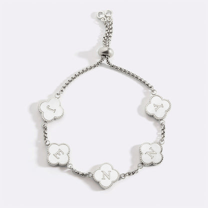 Bracelet personnalisé avec nom et trèfle à quatre feuilles