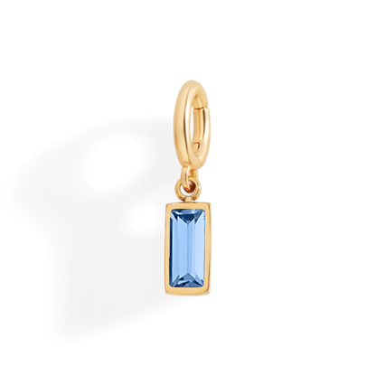 Charm delicado con piedra de nacimiento talla baguette