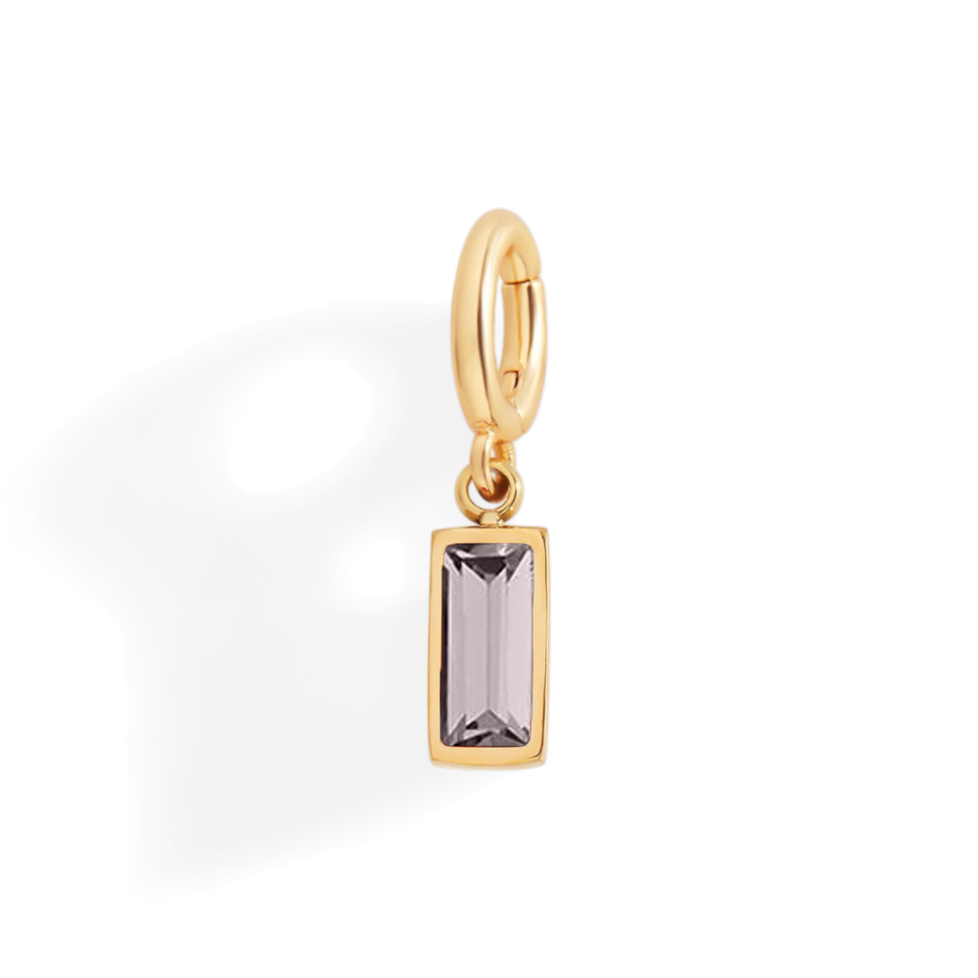Charm delicado con piedra de nacimiento talla baguette