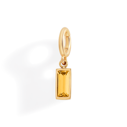 Charm delicado con piedra de nacimiento talla baguette
