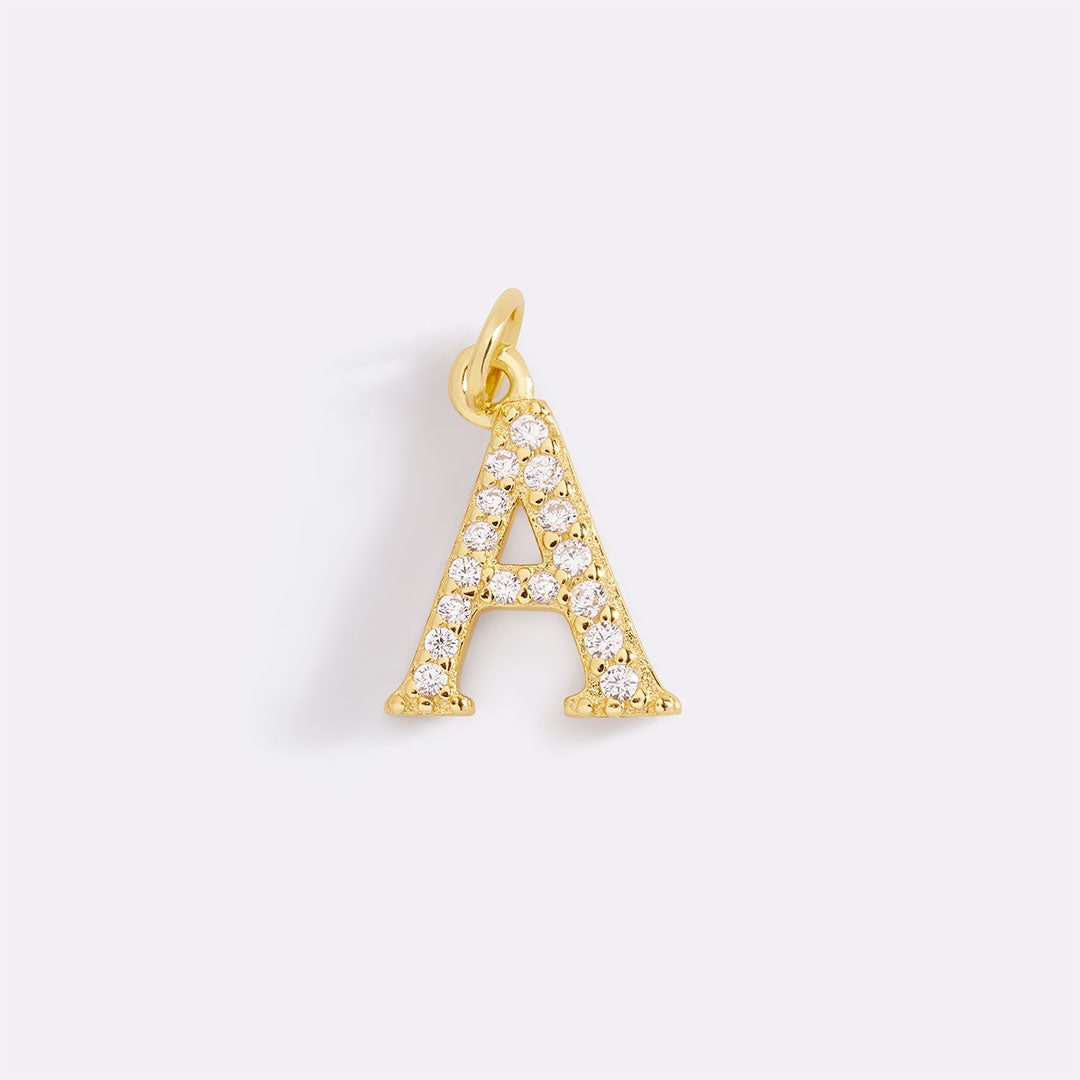 Charm délicat avec initiale pavée