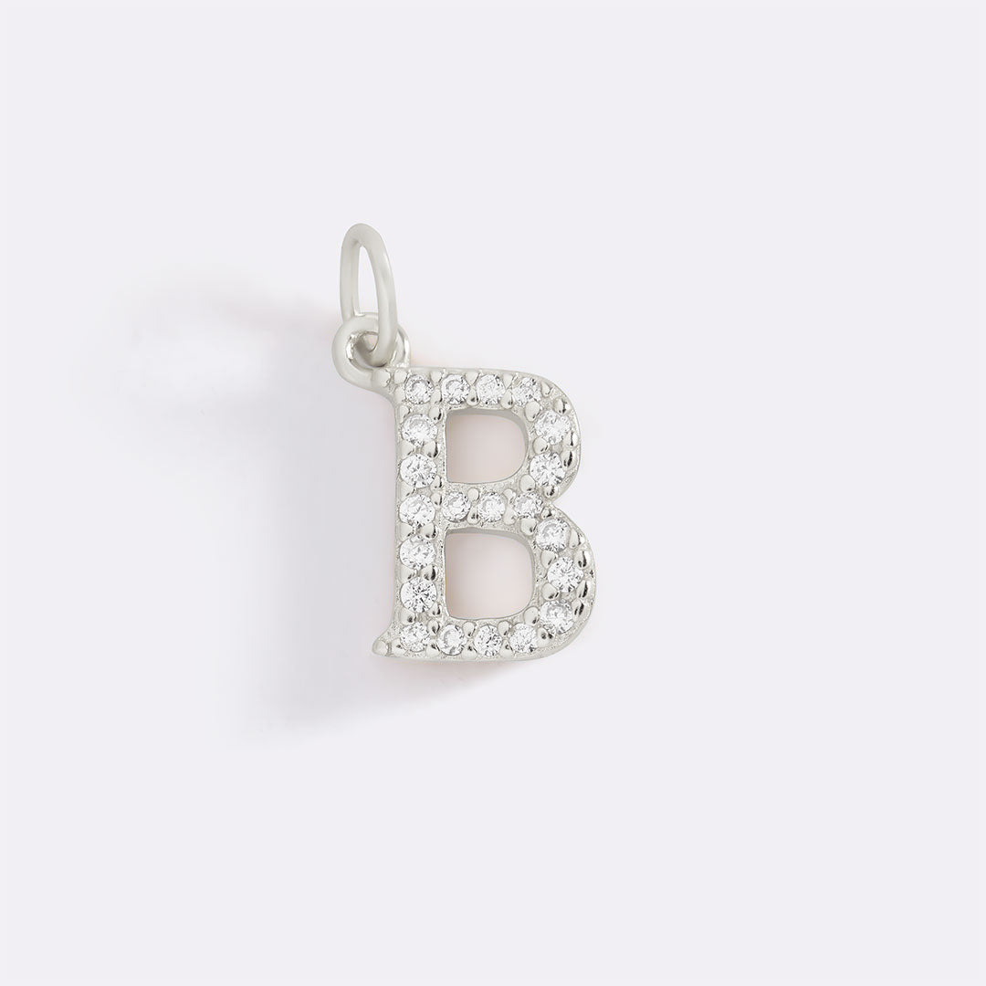 Charm délicat avec initiale pavée