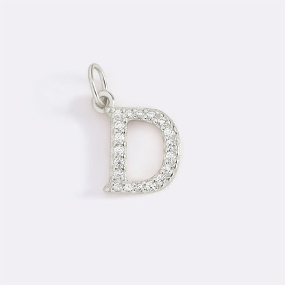 Charm délicat avec initiale pavée