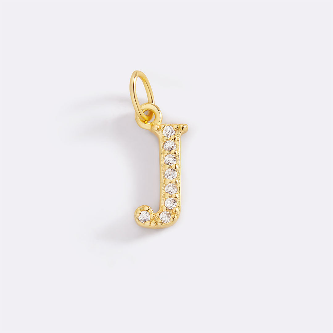 Charm délicat avec initiale pavée