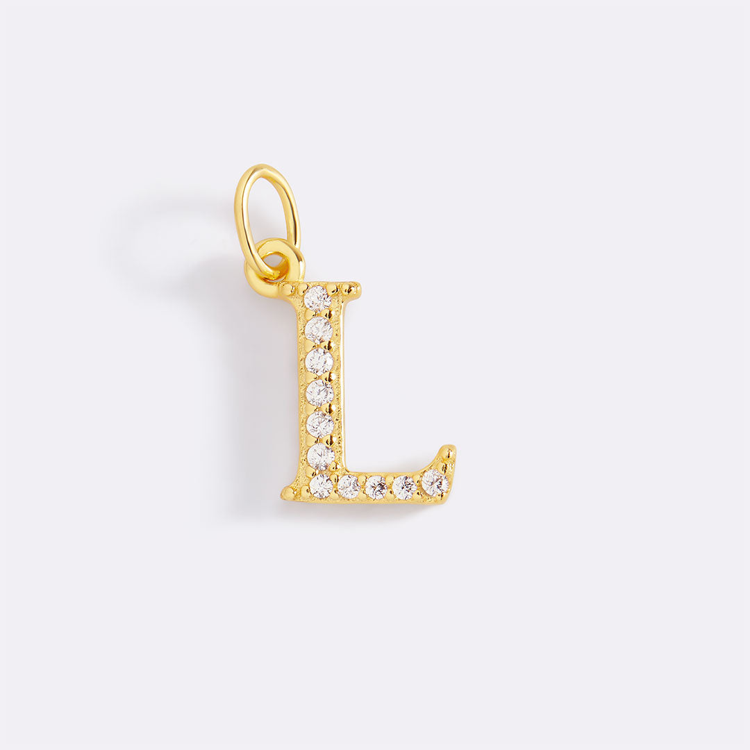 Charm délicat avec initiale pavée