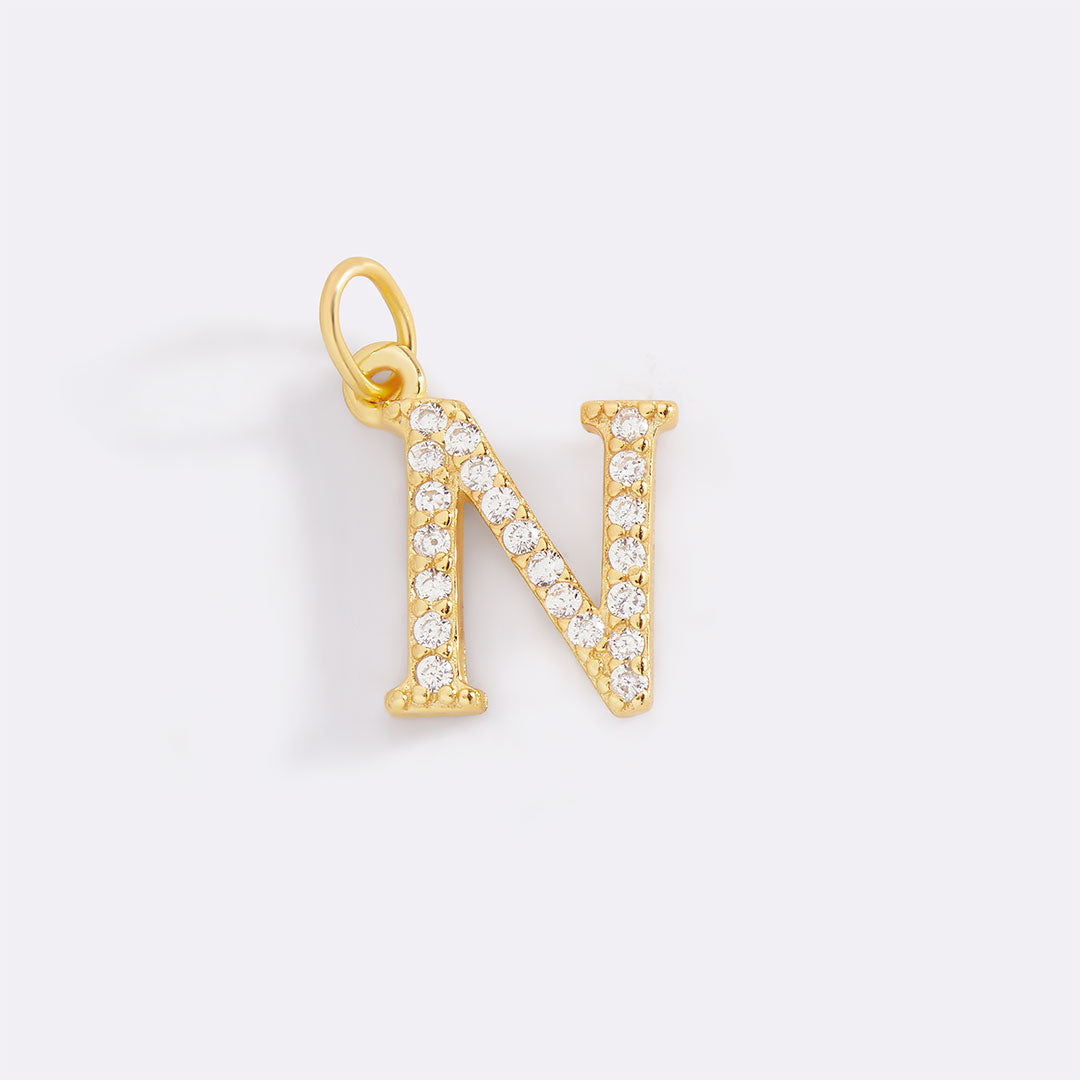 Charm délicat avec initiale pavée