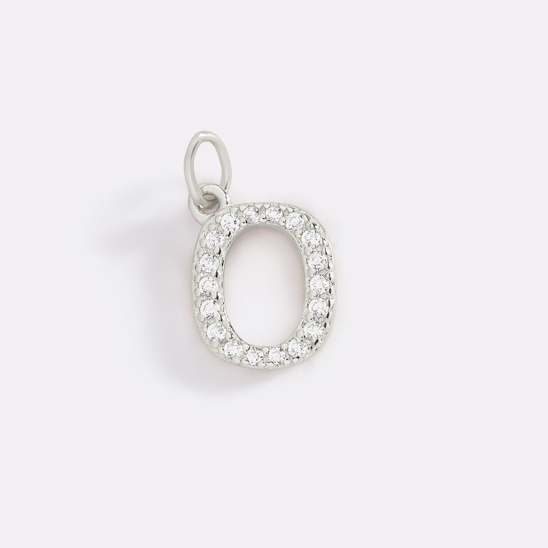 Charm délicat avec initiale pavée