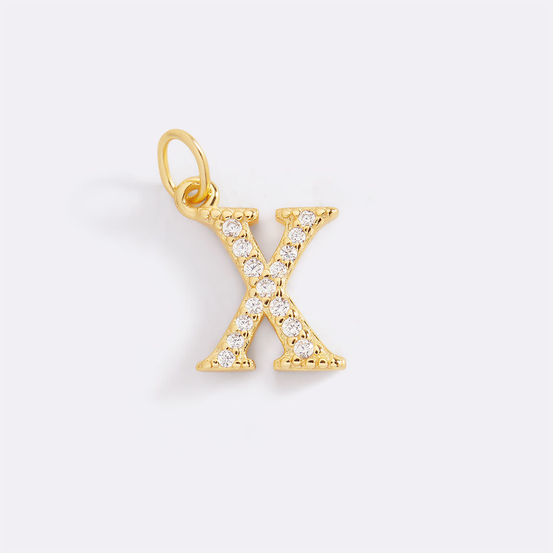 Charm délicat avec initiale pavée