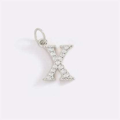 Charm délicat avec initiale pavée