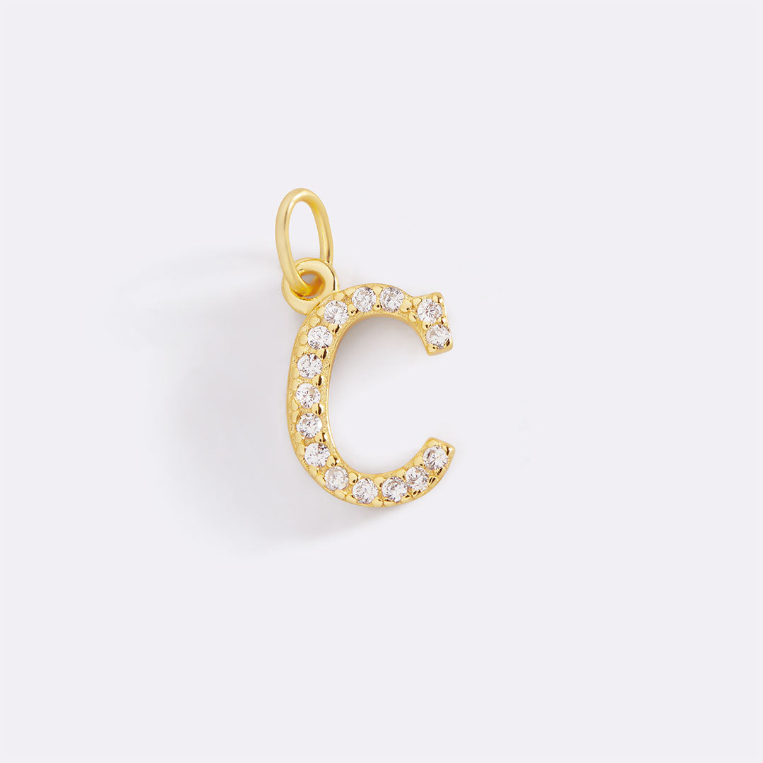 Charm délicat avec initiale pavée