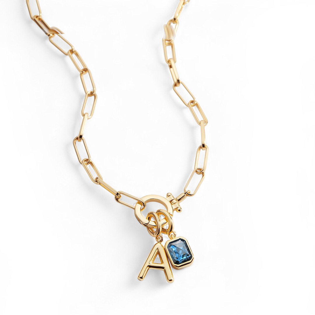 Collar Paperclip Menta con inicial y piedra de nacimiento