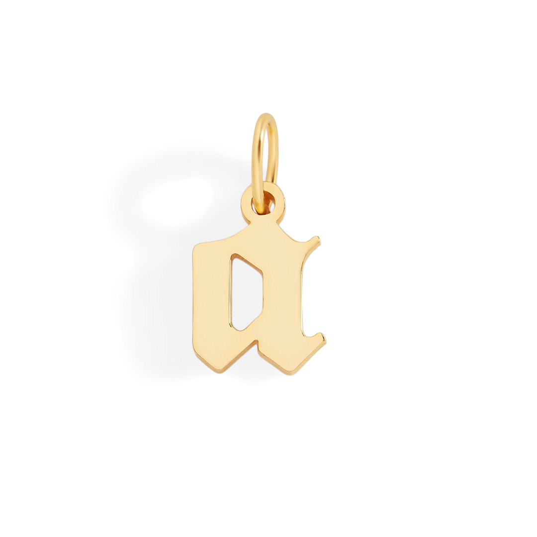 Charm con letra estilo Old English
