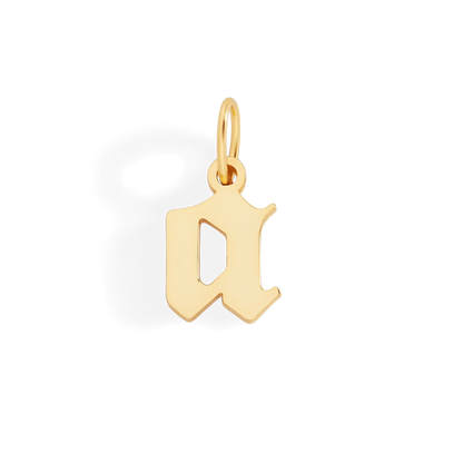 Charm con letra estilo Old English