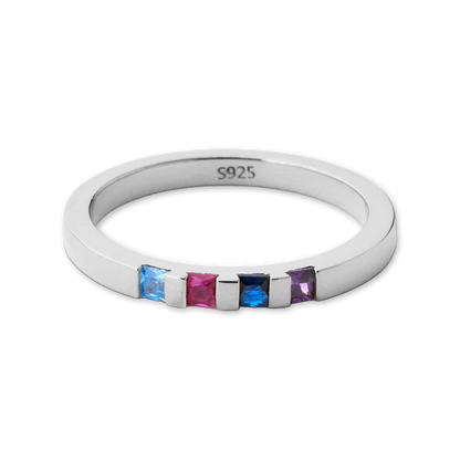 Anillo con piedras de nacimiento talla princesa