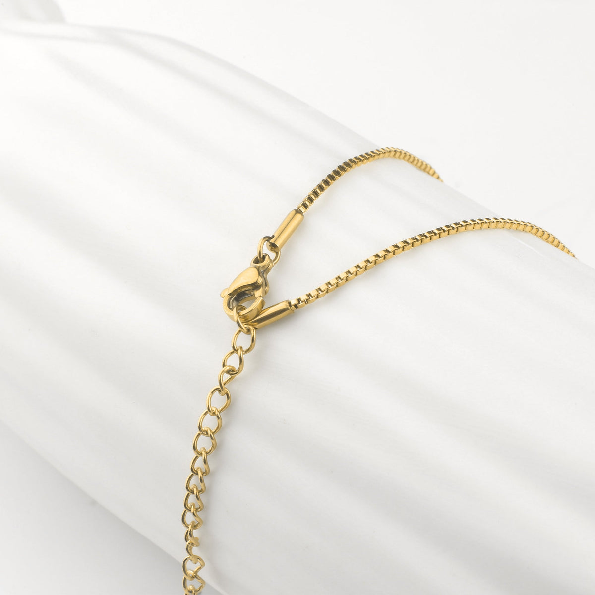 Collar con nombre moderno