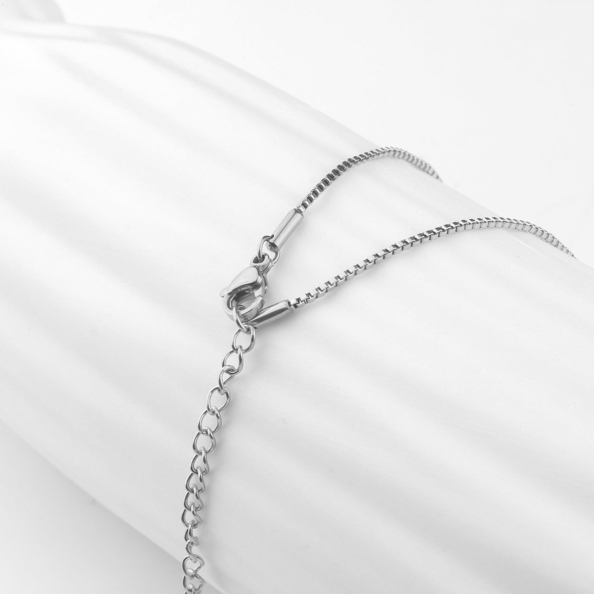 Collar con nombre moderno